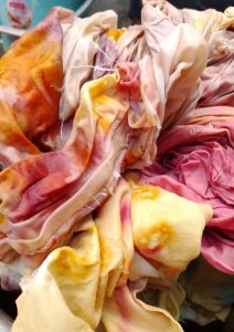Beberapa Cara mewarnai kain natural / Natural Textile Dyeing method